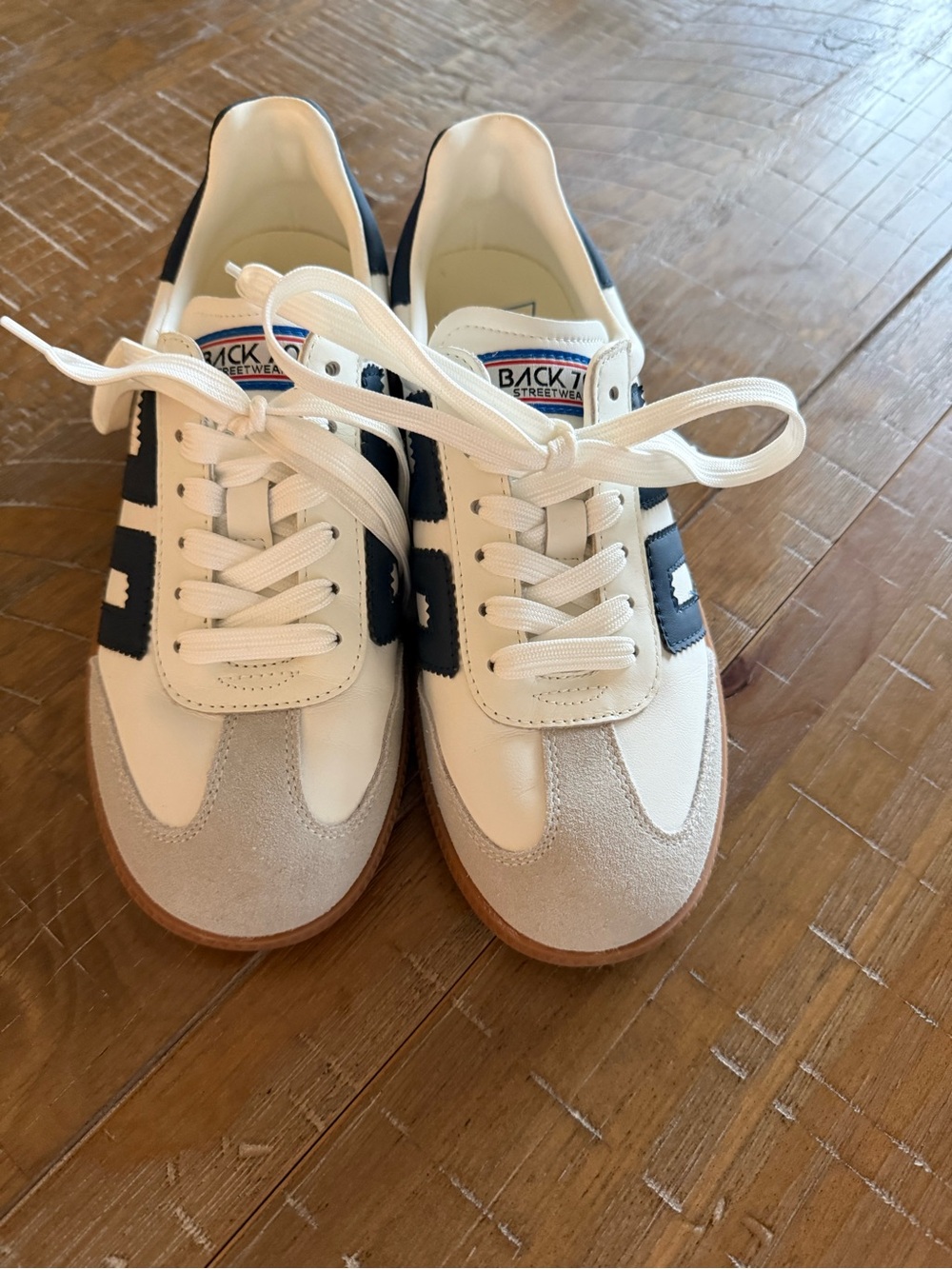 Women’s Back 70s Cloud Retro Low-Top Sneakers in White and Navy - Picture 3 of 4